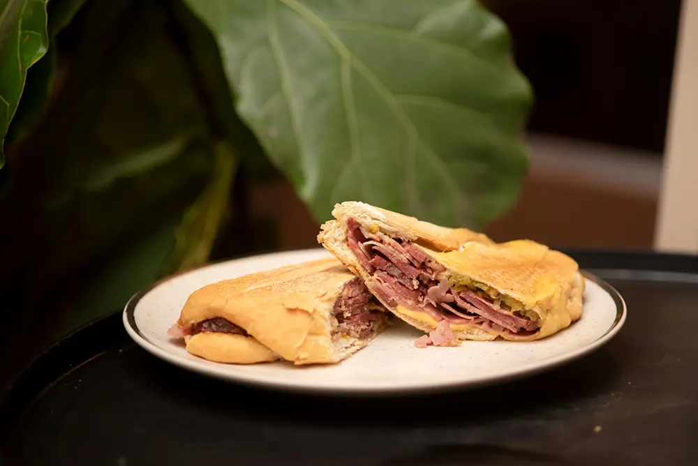 PASTRAMI: Conheça o tradicional preparo de carne defumada que tem origem judaica 7 pastrami