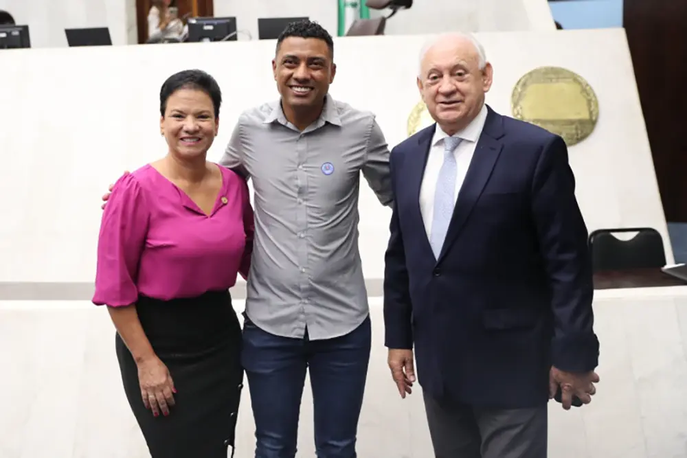 Deputada Marli Paulino traz o pentacampeão José Kleberson Pereira para a sessão plenária 1 Kleberson