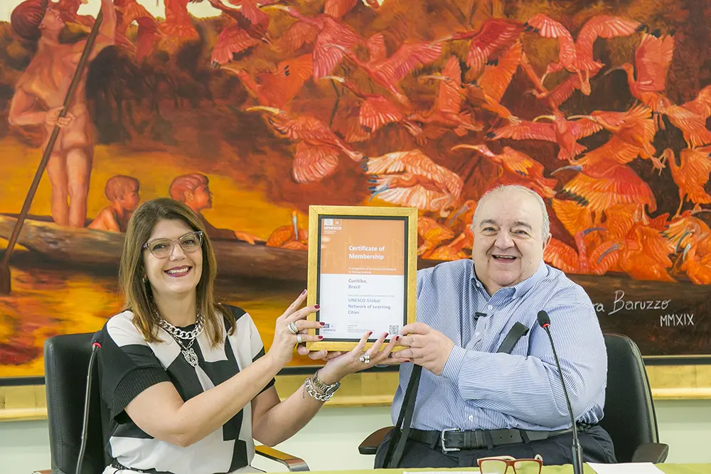Prefeitura de Curitiba recebe título da Unesco pelo trabalho de aprendizagem nas escolas 7 título da Unesco