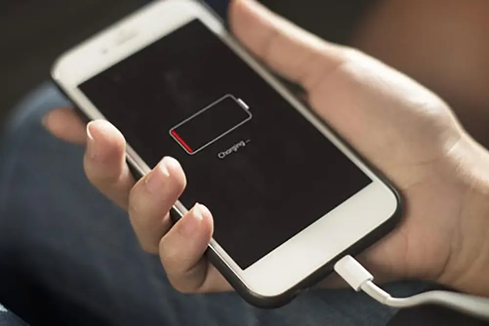 Utilizar o celular enquanto carrega é perigoso? 6 celular enquanto carrega