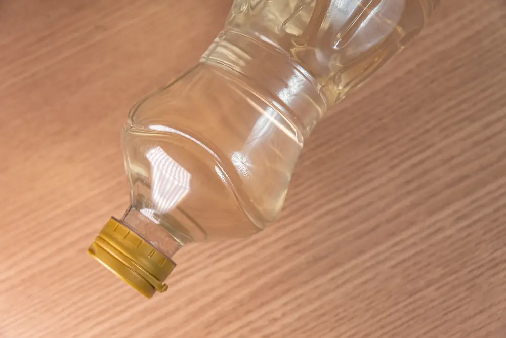 Não se guarda vinagre embaixo da pia! 8 vinagre embaixo da pia