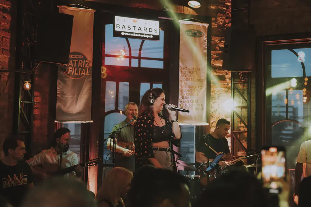 Pub de Curitiba promove domingo de samba para relembrar os tempos do nostálgico Matriz & Filial 9 Matriz & Filial