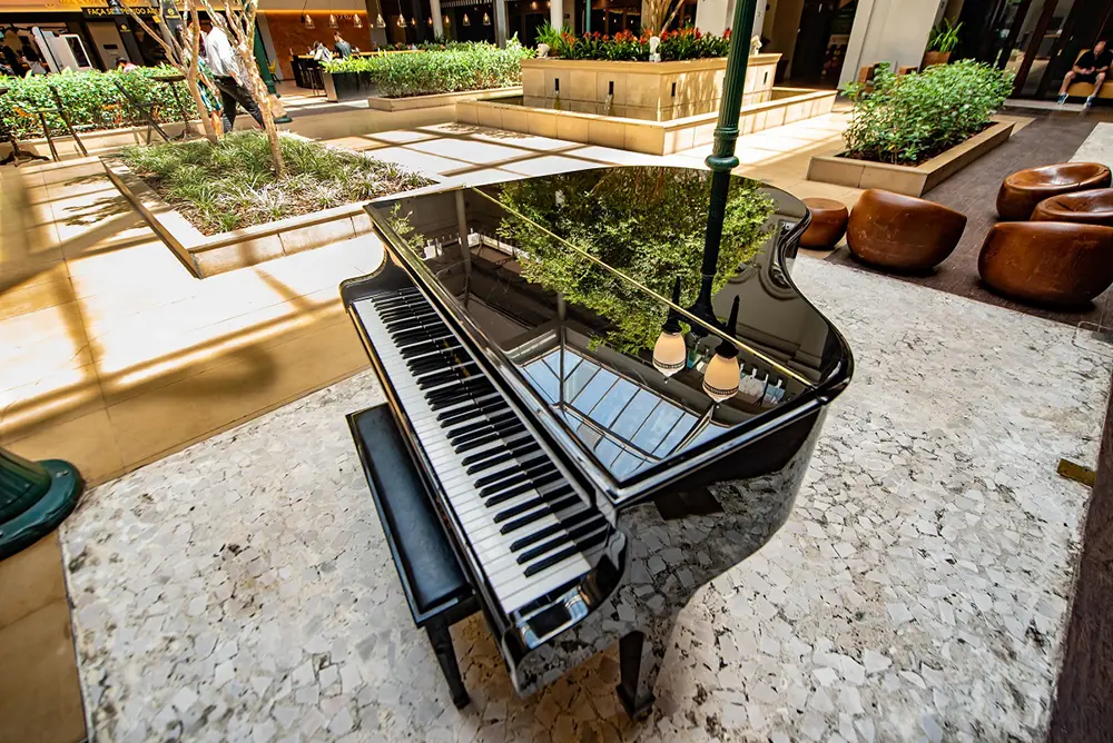 Pianistas se apresentam no Shopping Curitiba todos os finais de semana 5 Pianista no Largo