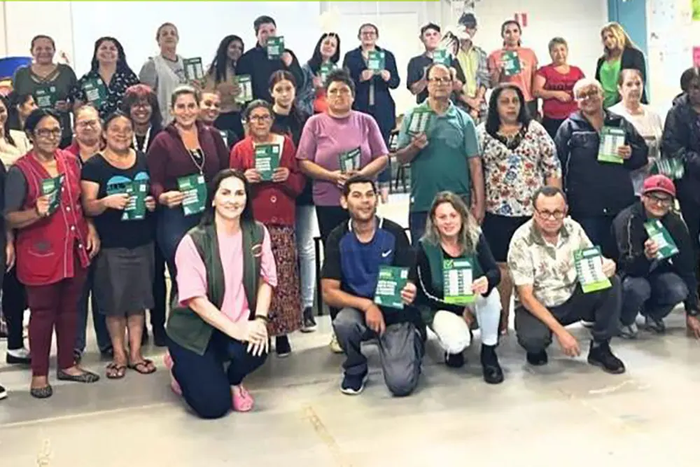 Secretaria de Saúde de Fazenda Rio Grande aborda prevenção da dengue junto aos integrantes do EJA 2 prevenção da dengue