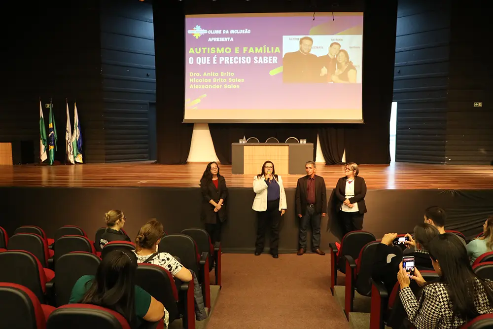 Palestra sobre autismo reuniu centenas de pessoas no Cenforpe, em Pinhais 2 autismo