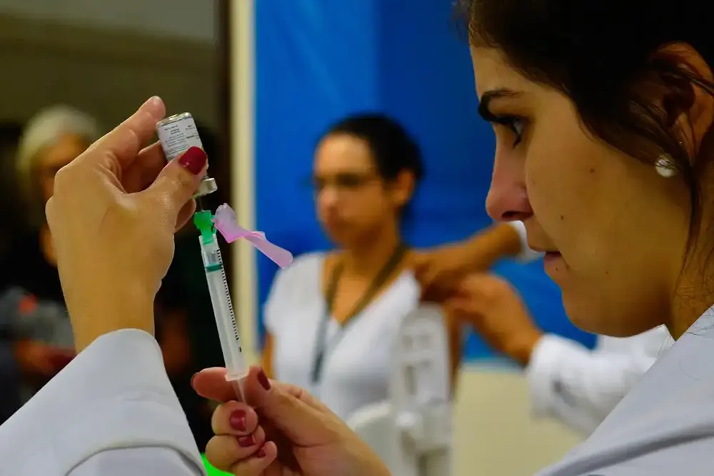 PISO DA ENFERMAGEM: PEC sobre jornada de trabalho pode acabar com a carga horária de 44h semanais 6 Piso da Enfermagem