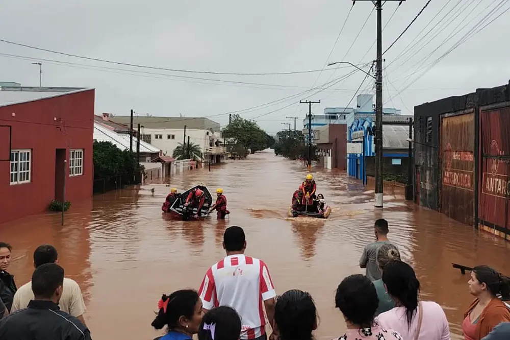 Paraná arrecada doações para vítimas das chuvas no Rio Grande do Sul 2 chuvas no Rio Grande do Sul