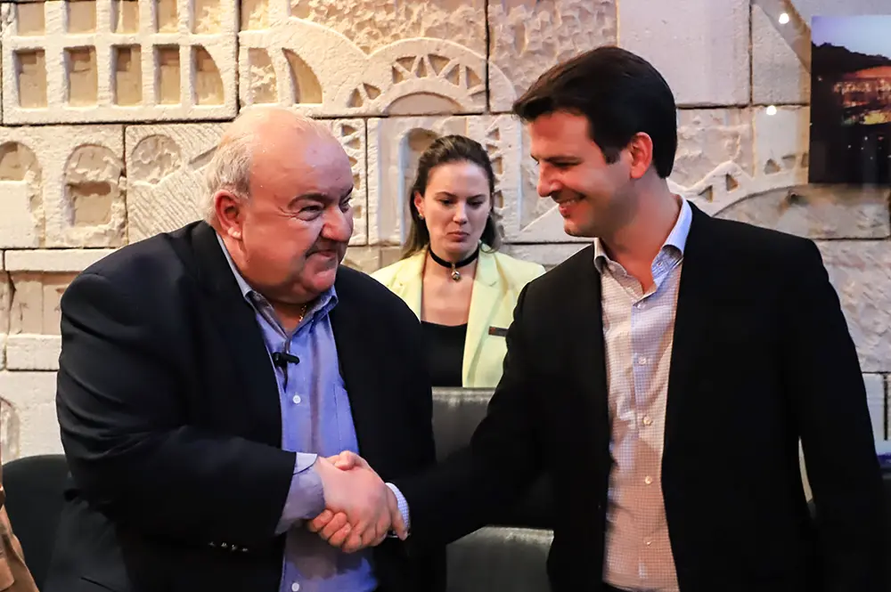 Greca assina novas Ordens de Serviço do Novo Inter 2 em Curitiba; investimento total já chega a R$ 458,7 milhões 1 greca e pimentel