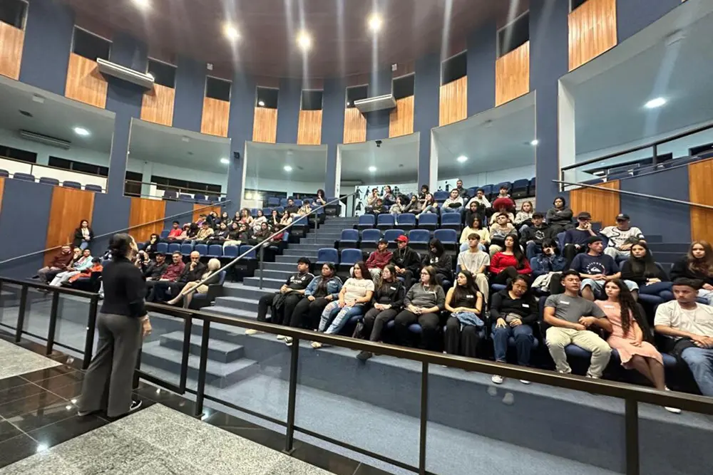 Câmara Municipal de São José dos Pinhais abre para visitas noturnas das escolas 3 visitas noturnas das escolas