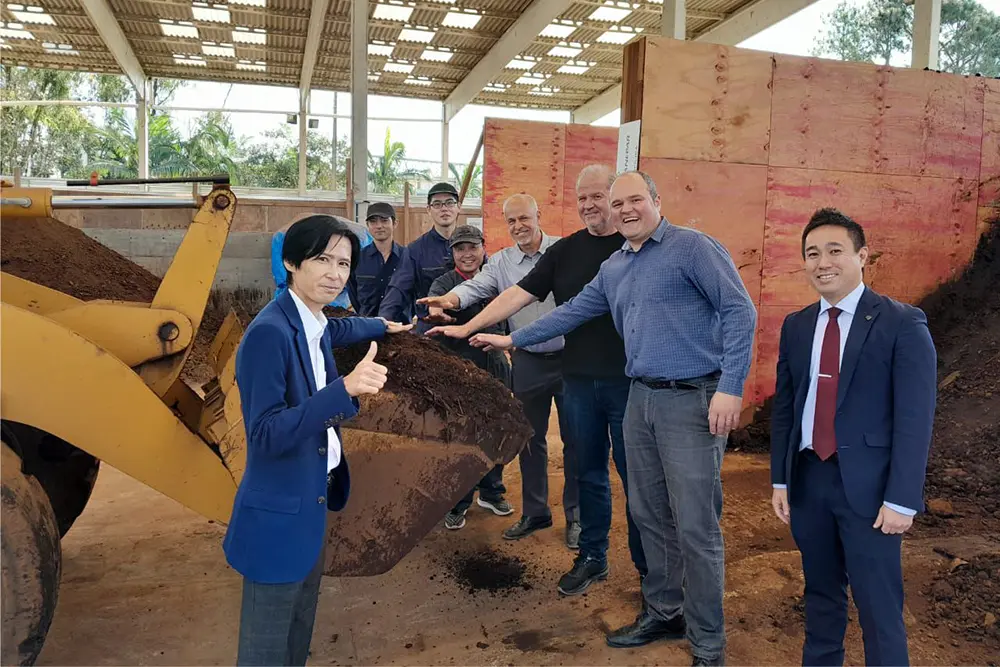 Cônsul adjunto do Japão visita projeto de tratamento de lodo da parceria com Sanepar 7 consul japao