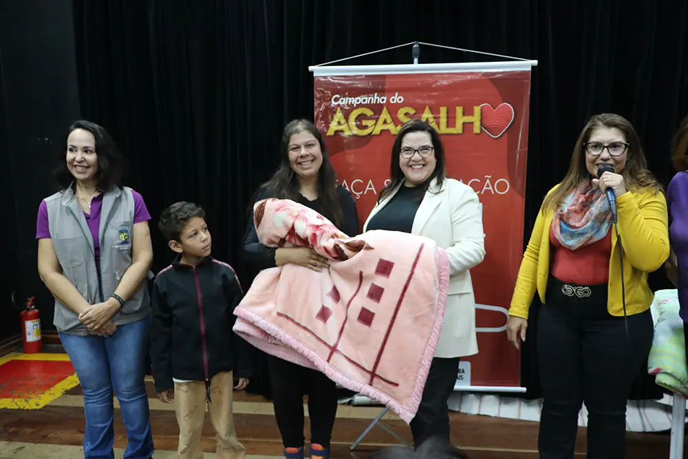 Mais de 900 pessoas receberam doações na primeira entrega da Campanha do Agasalho de 2024 em Pinhais 1 Campanha do Agasalho