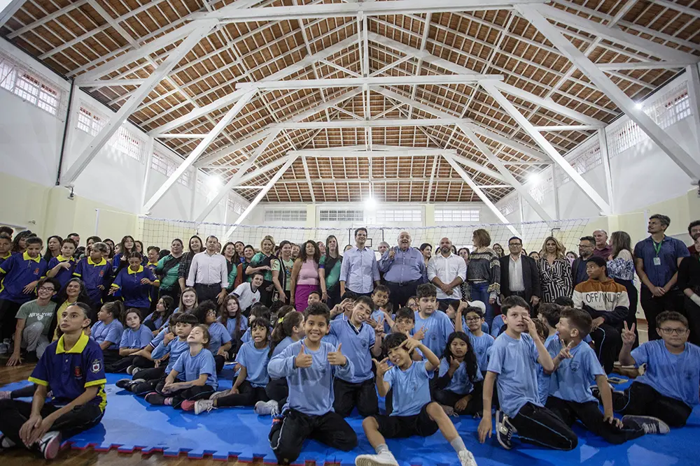 Rafael Greca entrega revitalização de R$ 1,5 milhão em escola do Cajuru 2 escola cajuru