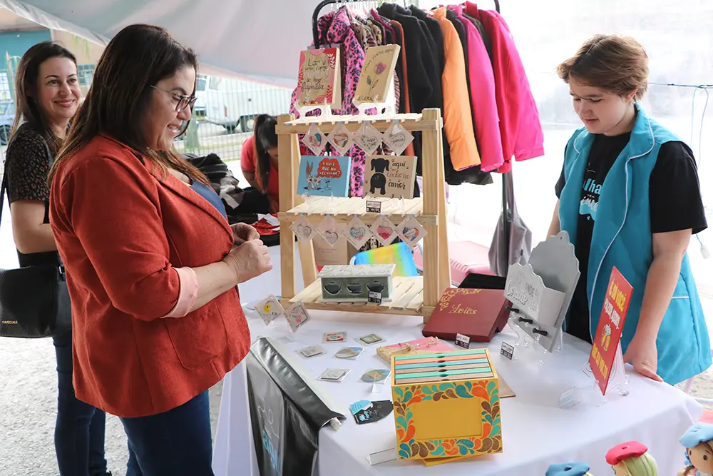 Feira Temática de Inverno atrai visitantes e movimenta Bosque Municipal de Pinhais 6 Feira Temática de Inverno