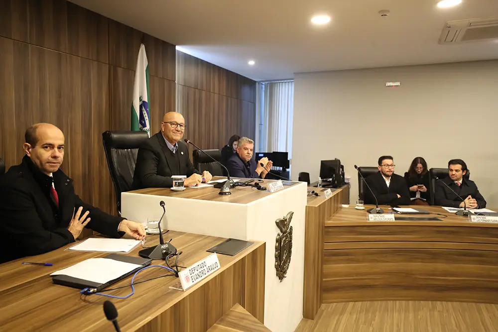 Projeto da LDO 2025 é aprovado pela Comissão de Orçamento e segue para votação em plenário 4 LDO 2025