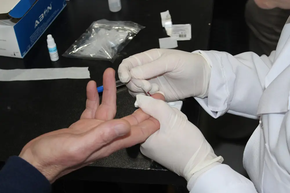 Campanha de testes rápidos para hepatite B e C no Shopping Curitiba 8 hepatite B e C