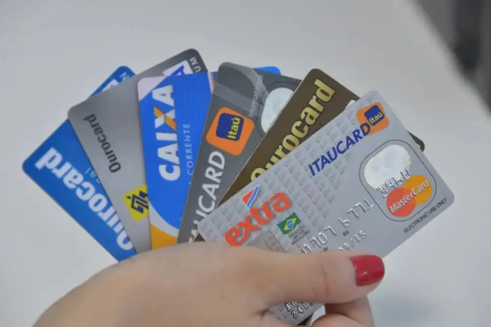 Limite para juros no rotativo do cartão de crédito começou a valer 6 juros no rotativo