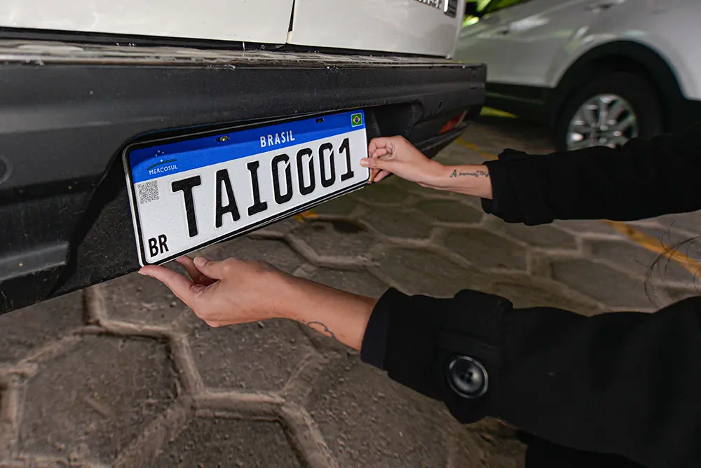 Paraná recebe nova sequência de placas veiculares com 439.956 unidades para registro 2 placas veiculares