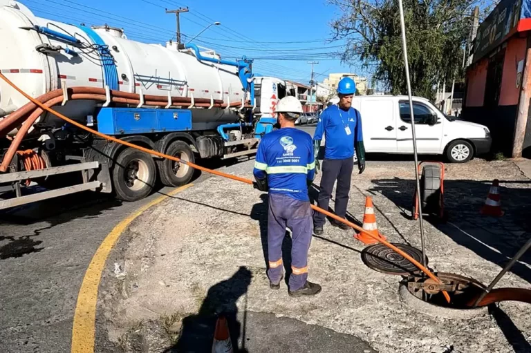 lixo na rede de esgoto