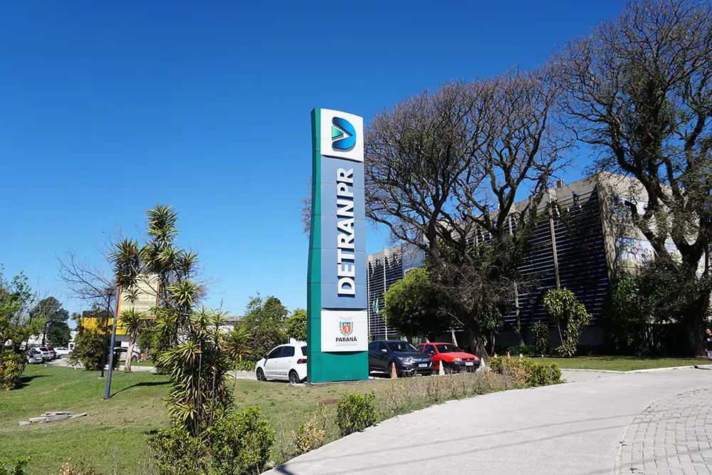 Mais de 100 mil carteiras de habilitação aguardam retirada nas Ciretrans no Paraná 2 carteiras de habilitação