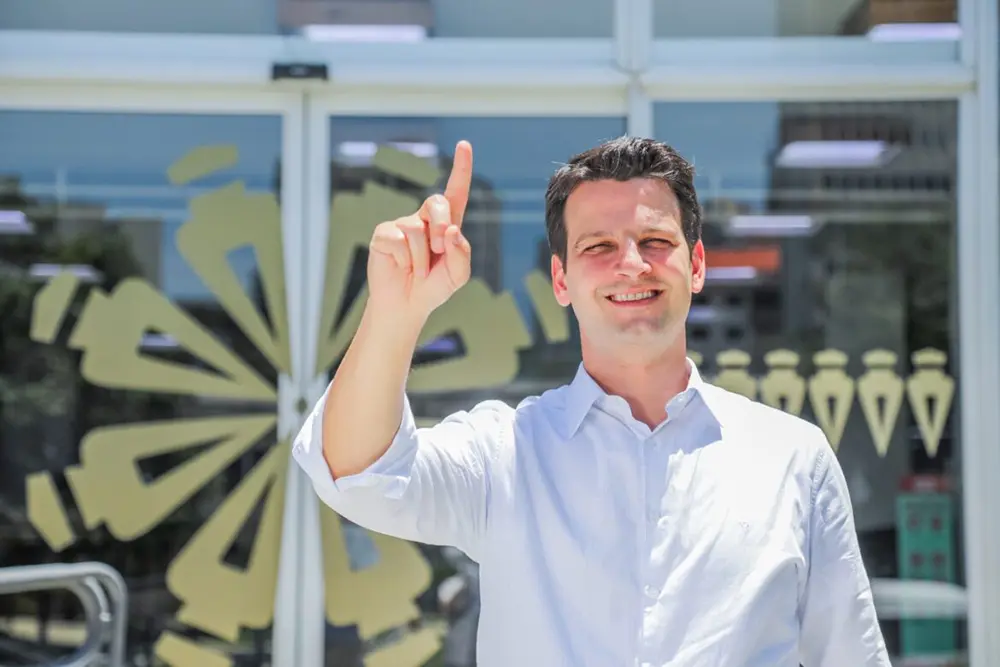 Eduardo dispara na corrida pela Prefeitura de Curitiba com 28% das intenções de voto na pesquisa da Band TV 5 eduardo pimentel