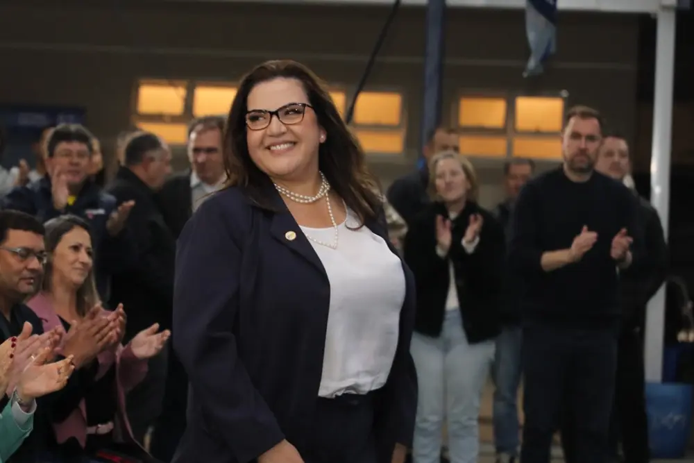 Rosa Maria tem mais de 81% dos votos válidos na disputa eleitoral em Pinhais 1 prefeita Rosa Maria (PSD)