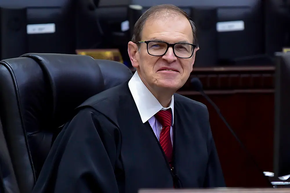 Justiça do Trabalho no município de Pinhais pretende ultrapassar os R$ 421 mil de execuções do ano passado 4 Desembargador Célio Waldraff, presidente TRT-PR