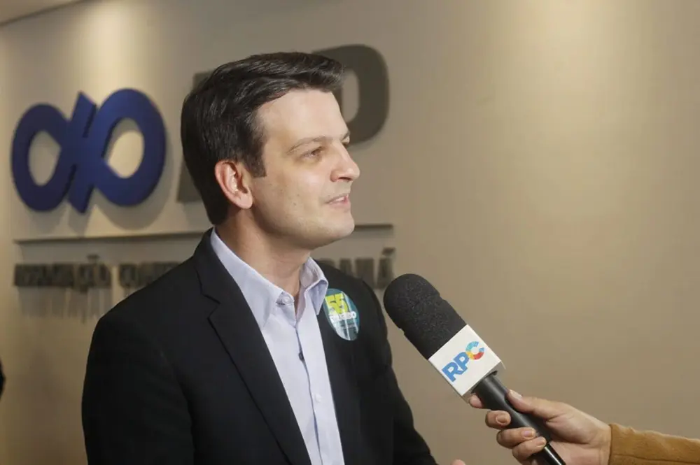 Com empresários e comércio, Eduardo fará Curitiba avançar na geração de empregos e desburocratização da Prefeitura 3 Eduardo Pimentel