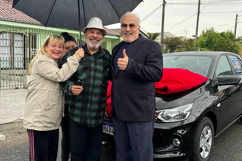 Das entregas com a Kombi ao carro novo, ganhador de sorteio tem história antiga com o Condor 7 carro novo