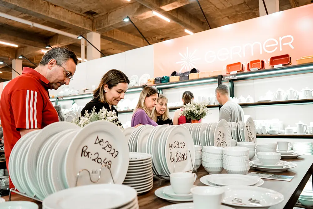 Primeiro final de semana da Feira da Louça em Campo Largo surpreende com quase 64 mil visitantes 4 feira louça