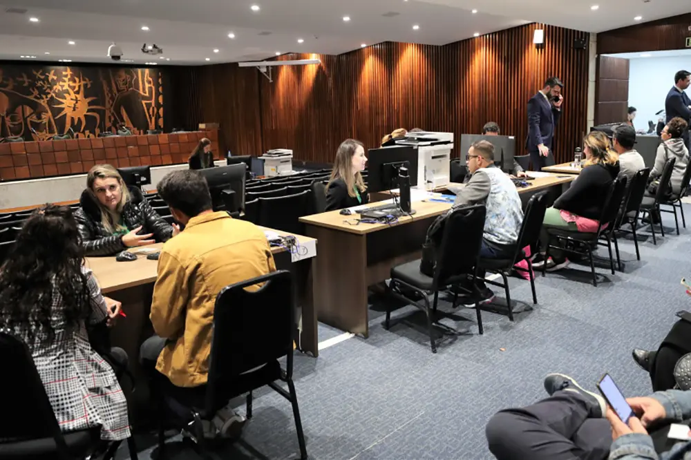 Assembleia Legislativa do Paraná recebe primeiro mutirão da Defensoria Pública para atender demandas na área de Saúde 2 mutirão da Defensoria Pública