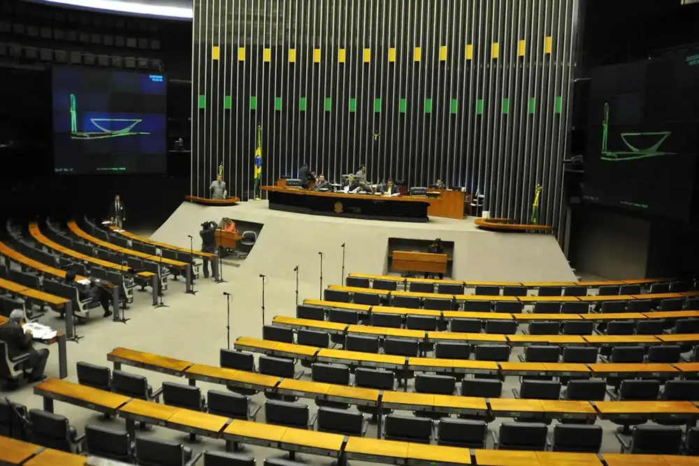 Projeto que debate redistribuição de vagas de deputados segue em discussão na Câmara 2 vagas de deputados