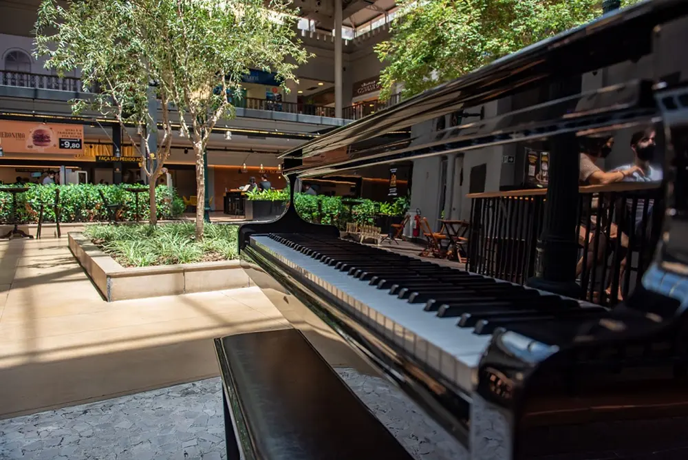 Shopping Curitiba apresenta a agenda de outubro do projeto Pianista no Largo 3 Pianista no Largo