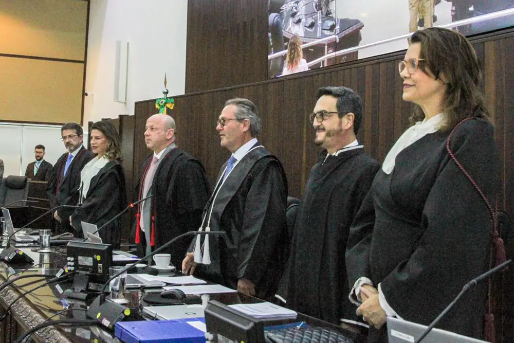 Tribunal de Justiça do Paraná celebra os 35 anos da Constituição do Paraná 4 Constituição do Paraná