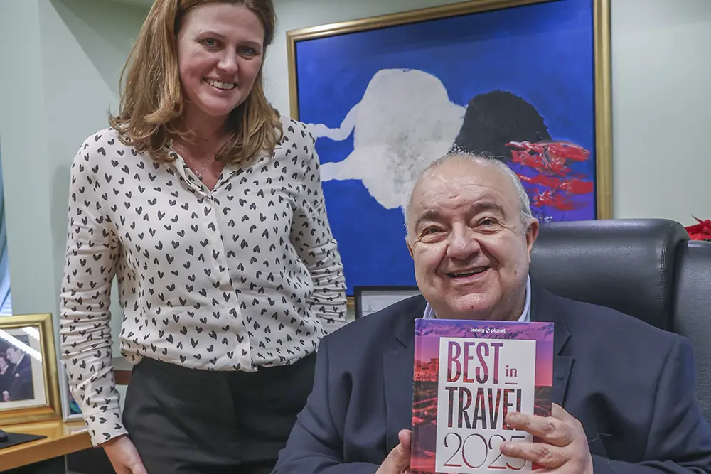 Prefeito Rafael Greca recebe prêmios de mobilidade sustentável e de destino turístico para Curitiba 7 Prefeito Rafael Greca