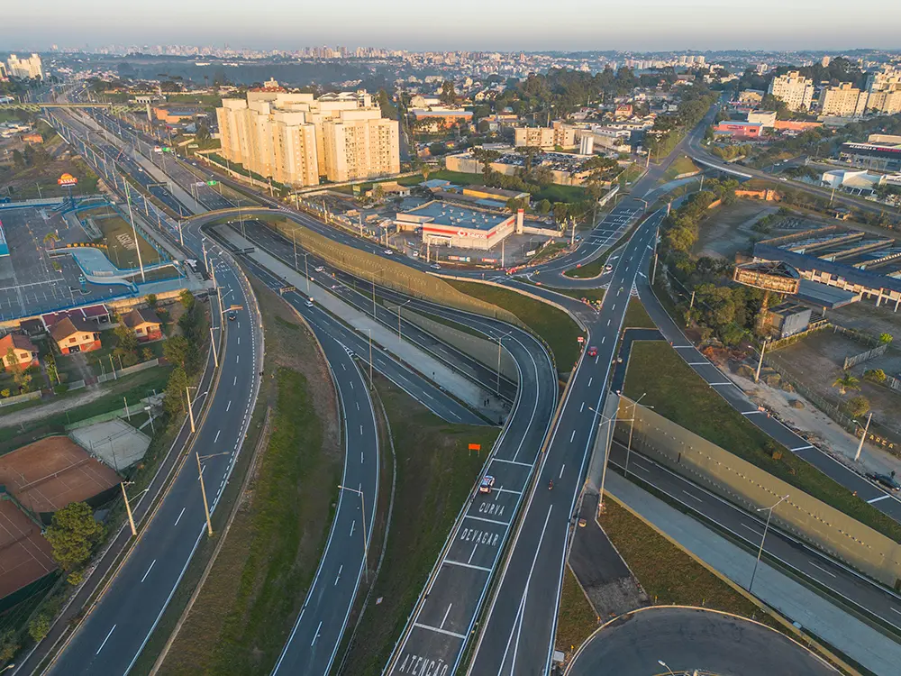 Prefeitura de Curitiba transforma infraestrutura urbana com 53 grandes obras viárias e 1.200 km de asfalto novo 2 Vista aérea da Linha Verde Norte