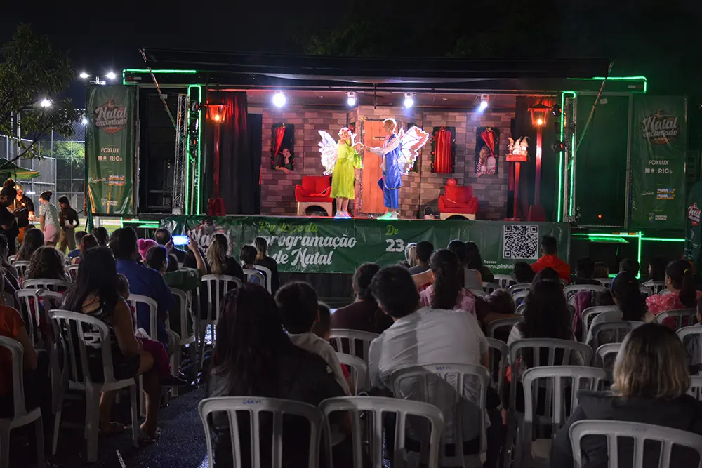 Teatro nos Bairros, Bandinha de Natal e oficinas temáticas encantaram o último final de semana na cidade de Pinhais 2 Teatro nos Bairros