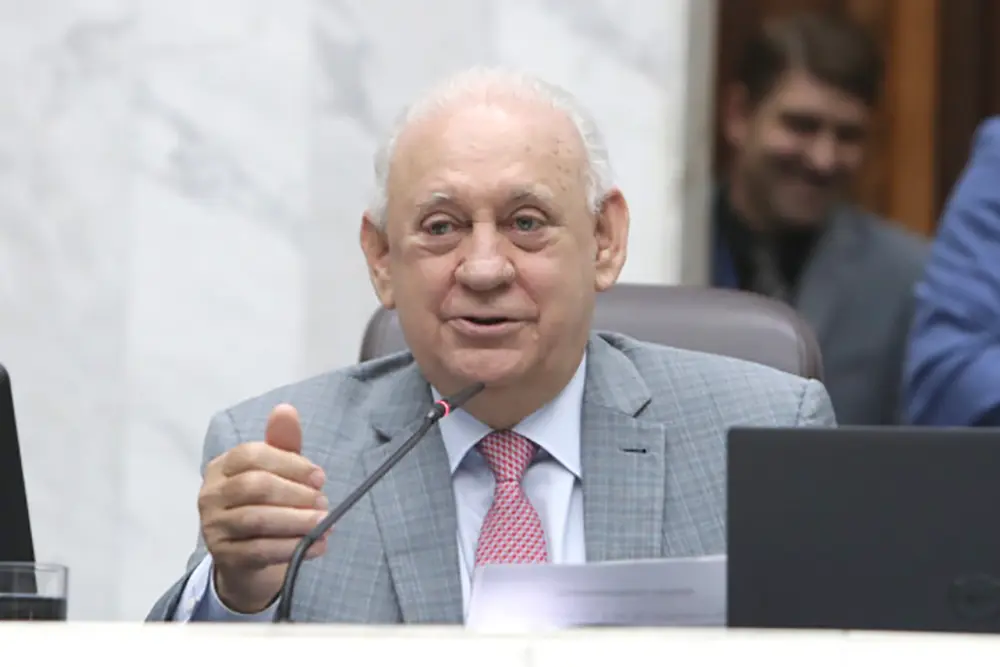 Parlamentares parabenizam e reconhecem o trabalho do presidente Ademar Traiano 6 Ademar Traiano