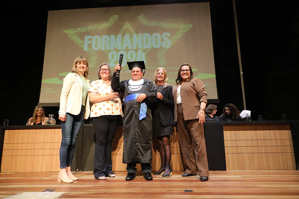 Prefeitura promove formatura dos estudantes da EJA em Pinhais 2 EJA em Pinhais