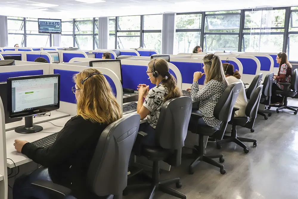 Central 156 de Atendimento ao Cidadão bate novo recorde de atendimento em Curitiba 7 Central 156