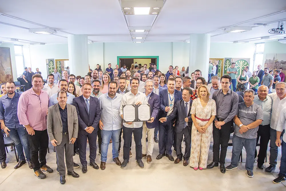 Prefeito Pimentel garante moradia para famílias de menor renda em Curitiba 4 Prefeito Pimentel