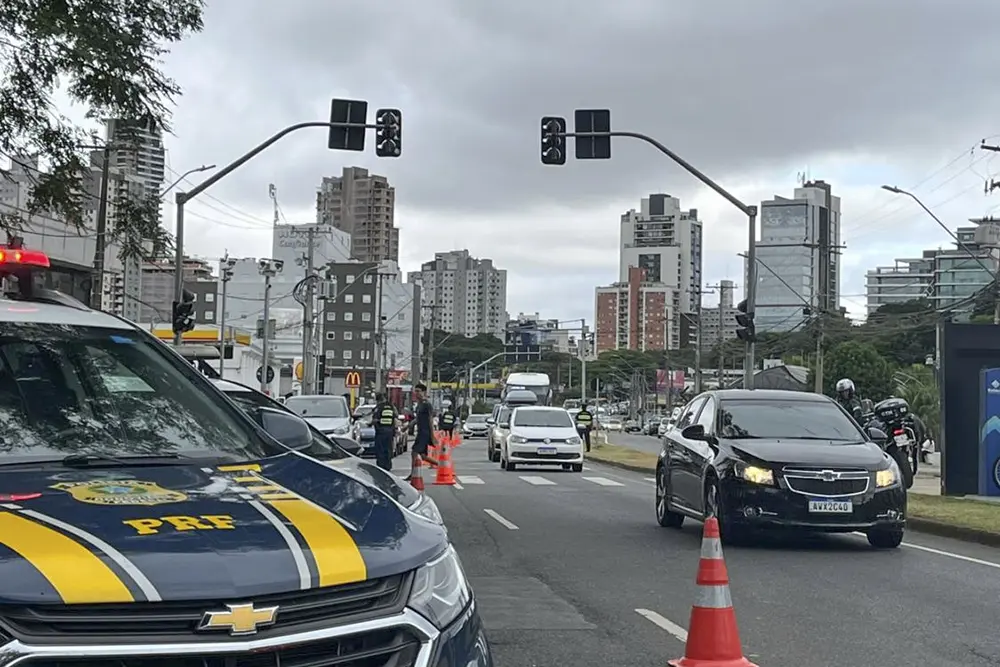 Curitiba reforça fiscalização de motoristas alcoolizados com ação conjunta da PRF e Guarda Municipal 1 motoristas alcoolizados