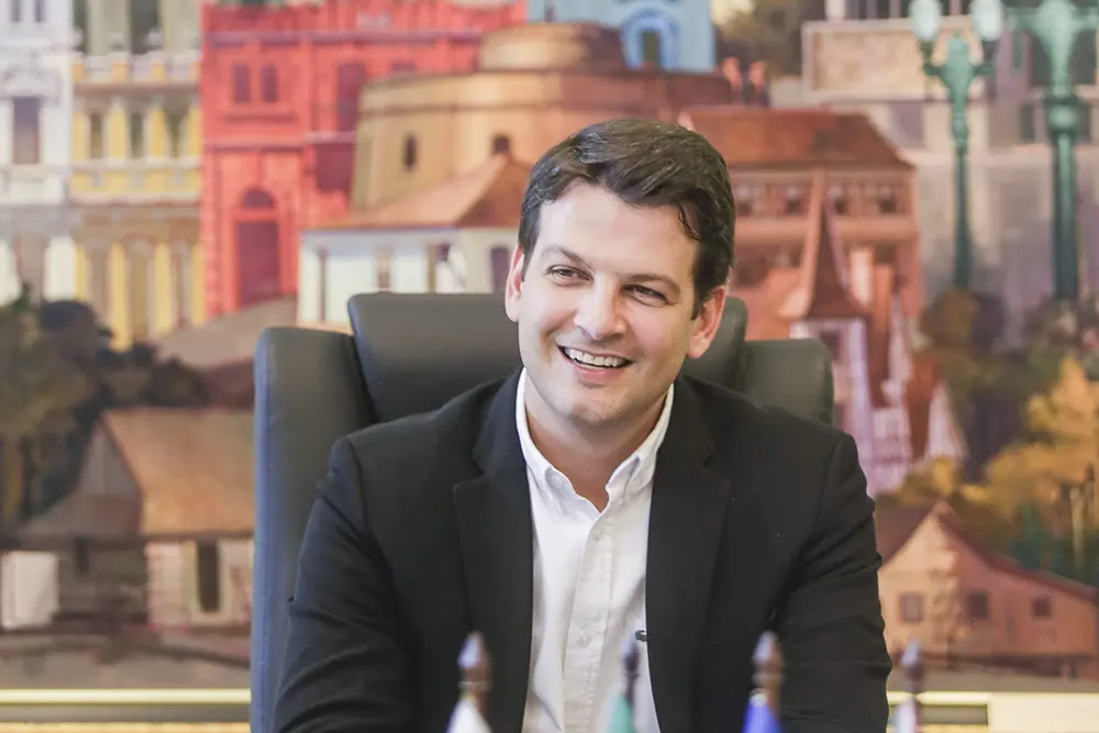 Prefeito Eduardo Pimentel autoriza reajuste a 10 mil servidores 1 Prefeito Eduardo Pimentel