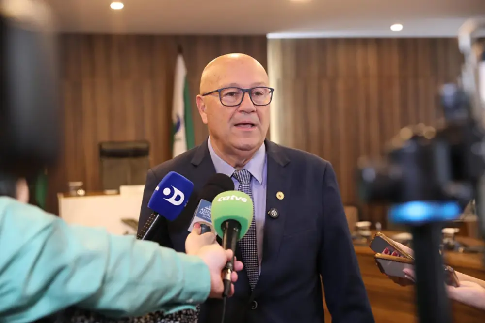 “É um grande avanço”, diz Romanelli sobre projeto que proíbe cigarros eletrônicos no Brasil 4 Deputado Luiz Claudio Romanelli