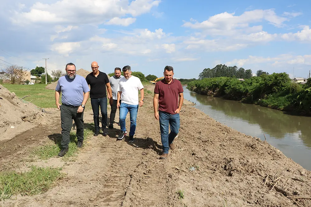 Pinhais recebe visita do vice-prefeito de São José dos Pinhais para parceria na limpeza dos rios 1 limpeza dos rios