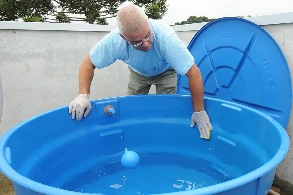 Sanepar alerta: 1/3 dos imóveis não limparam a caixa d’água no último ano 2 Sanepar alerta