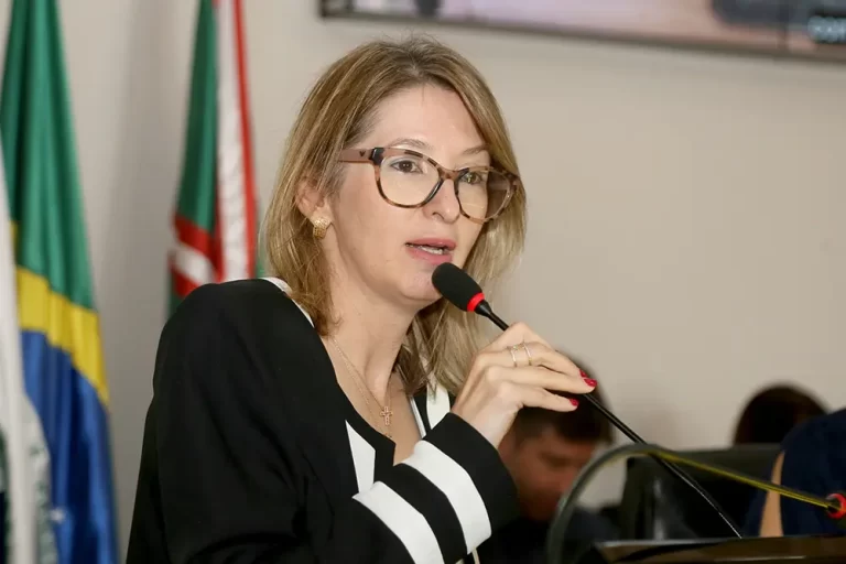 Secretária da Saúde Tatiane Filipak