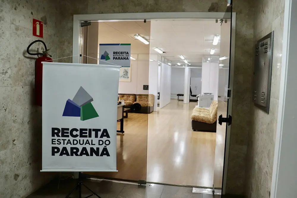 Paraná abre concurso com salário de R$ 16,9 mil para auditor fiscal 2 concurso público