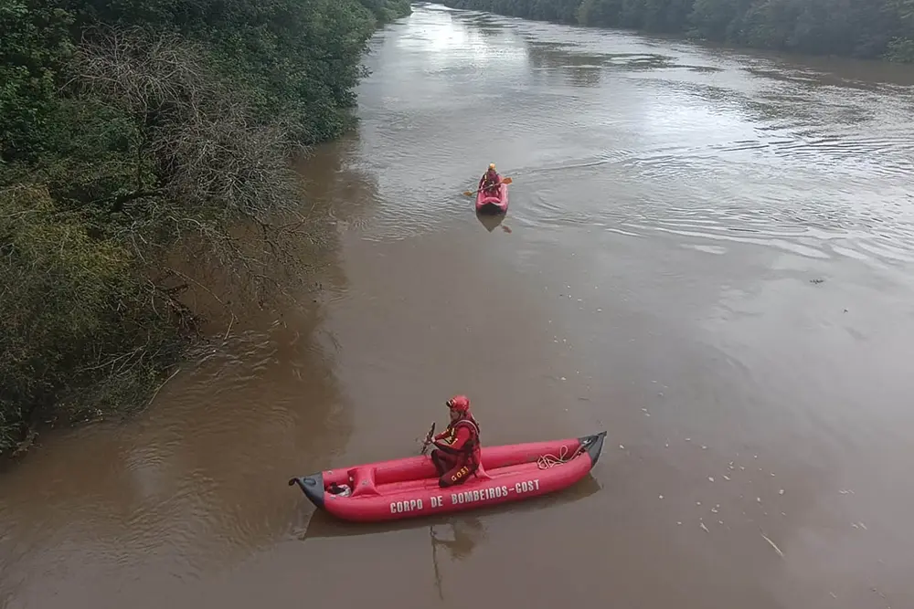 Bombeiros localizam corpo de menino que se afogou em Curitiba 4 menino que se afogou