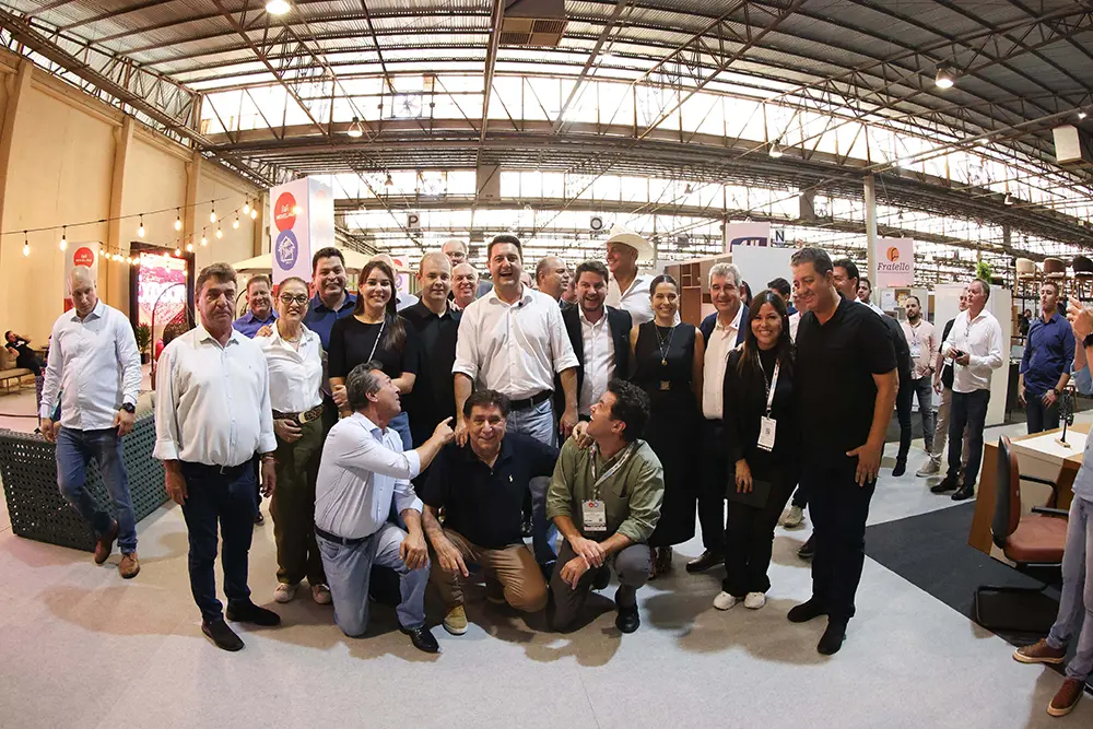 Ratinho Junior destaca importância do setor moveleiro na economia do estado do Paraná em visita à Movelpar 1 setor moveleiro