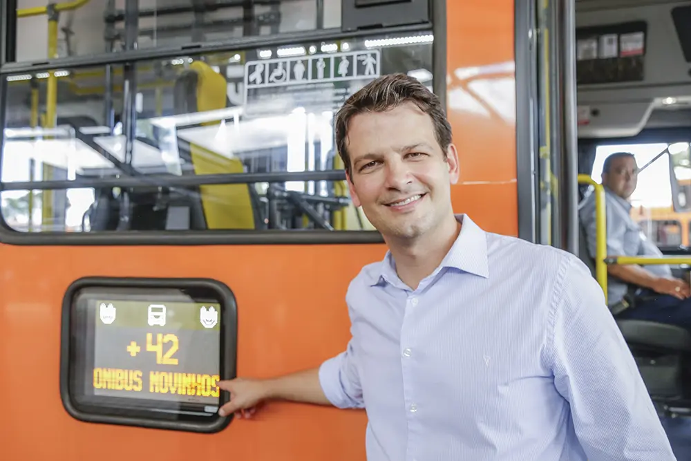 Pimentel entrega mais 42 ônibus para a frota do transporte coletivo, que passa a ser 100% acessível 8 Pimentel